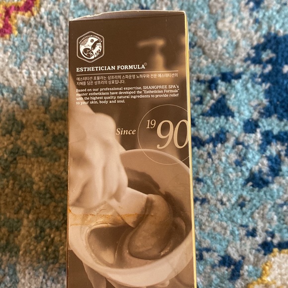 ShangPreE Gold Premium Modeling Mask - Picture 2 of 4